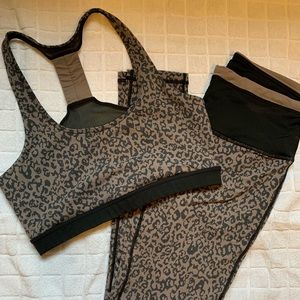Leggings and matching bra